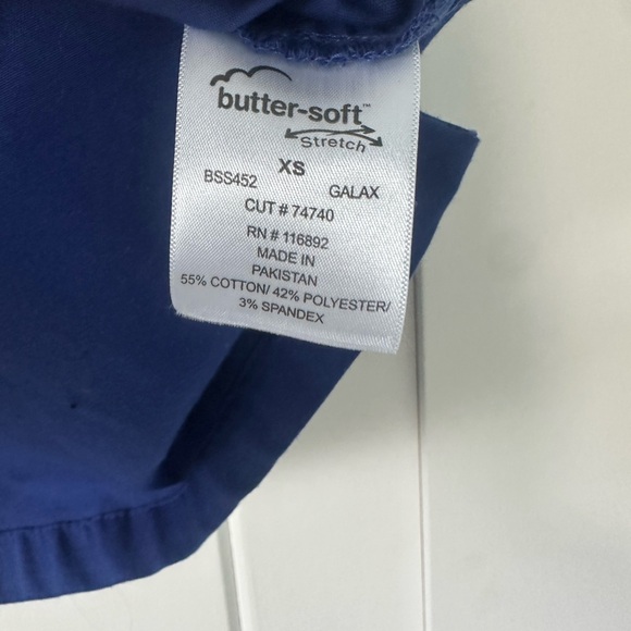 Uniform Advantage Butter-Soft STRETCH women’s scrub set. Lightly used - Picture 5 of 6